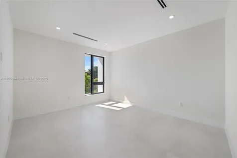 2127 SW 11th Terrace Miami FL 33135