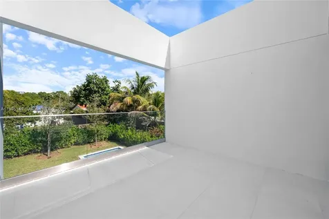 2127 SW 11th Terrace Miami FL 33135
