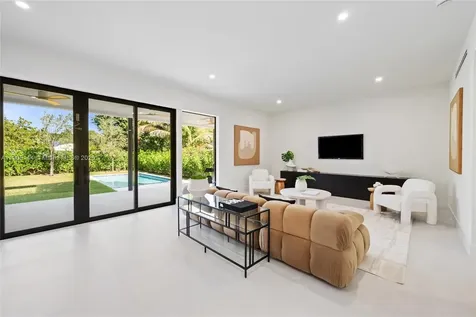 2127 SW 11th Terrace Miami FL 33135
