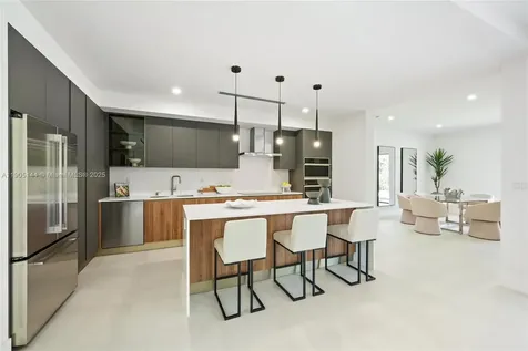 2127 SW 11th Terrace Miami FL 33135
