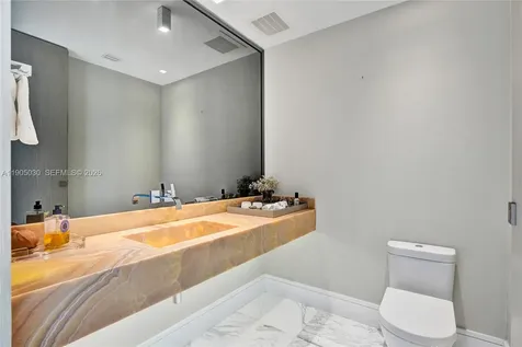 19575 Collins Avenue Sunny Isles Beach FL 33160