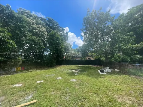 2260 NW 61st Street Miami FL 33142