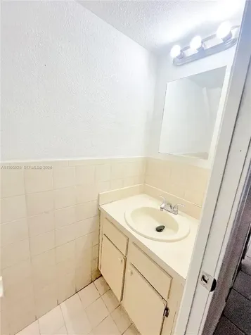 5712 W 25th Court Hialeah FL 33016
