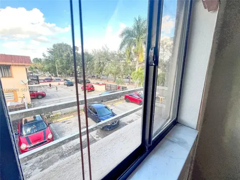 5712 W 25th Court Hialeah FL 33016