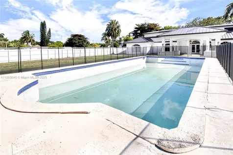 425 SW 129th Avenue Miami FL 33184