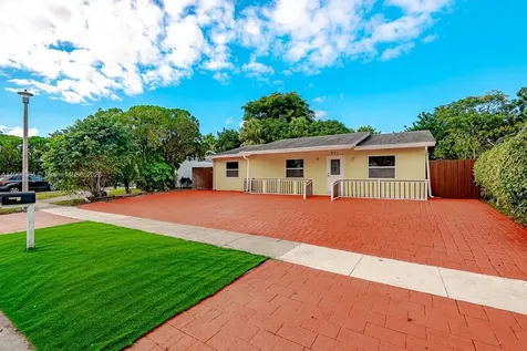 401 SW 76th Terrace North Lauderdale FL 33068