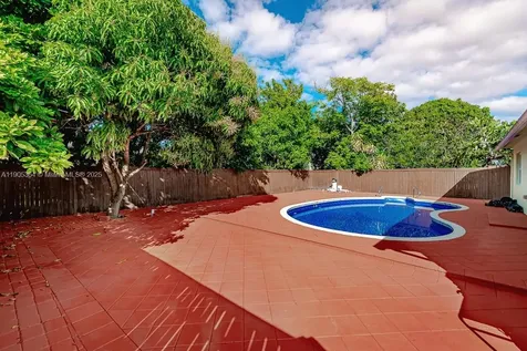 401 SW 76th Terrace North Lauderdale FL 33068