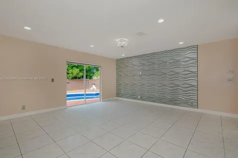 401 SW 76th Terrace North Lauderdale FL 33068