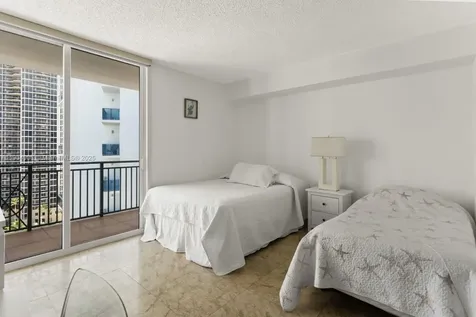 17555 Atlantic Boulevard Sunny Isles Beach FL 33160