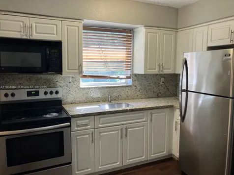 2835 NW 22nd Avenue Miami FL 33142
