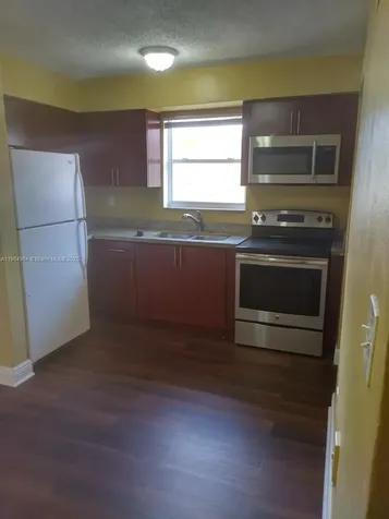 2835 NW 22nd Avenue Miami FL 33142
