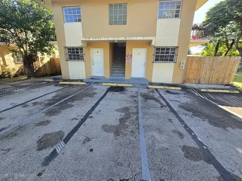 2835 NW 22nd Avenue Miami FL 33142