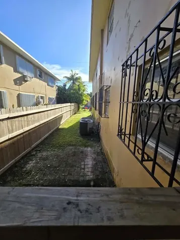 2835 NW 22nd Avenue Miami FL 33142