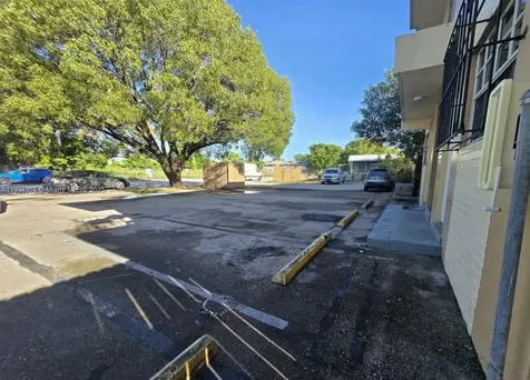 2835 NW 22nd Avenue Miami FL 33142