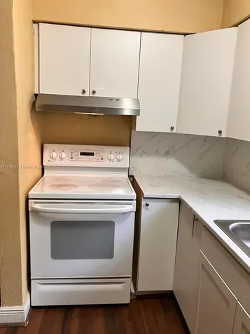 2835 NW 22nd Avenue Miami FL 33142