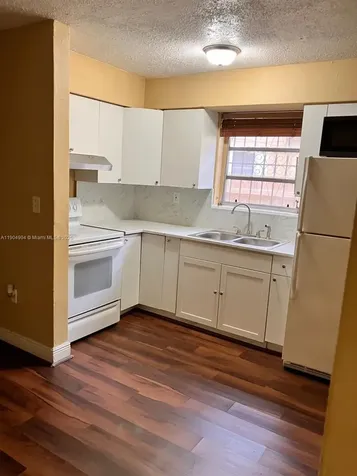 2835 NW 22nd Avenue Miami FL 33142