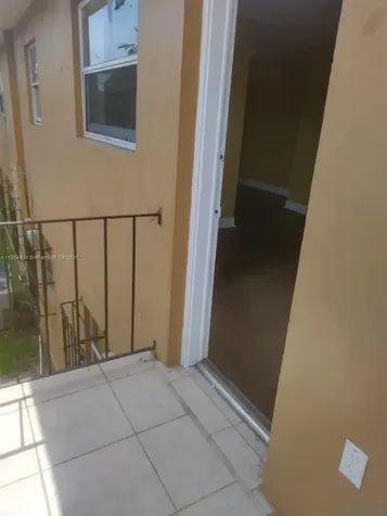 2835 NW 22nd Avenue Miami FL 33142