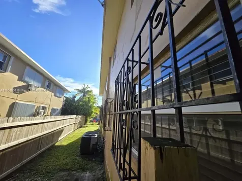 2835 NW 22nd Avenue Miami FL 33142