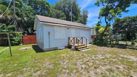 1209 N 17th Court Hollywood FL 33020