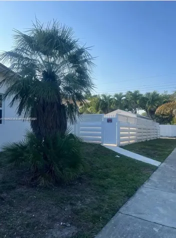 5001 Madison Street Hollywood FL 33021