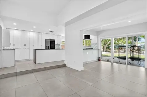 2325 NE 194 Street Miami FL 33180