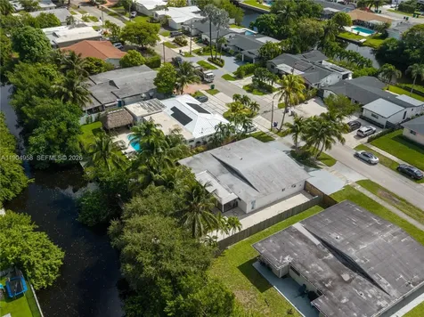 2325 NE 194 Street Miami FL 33180