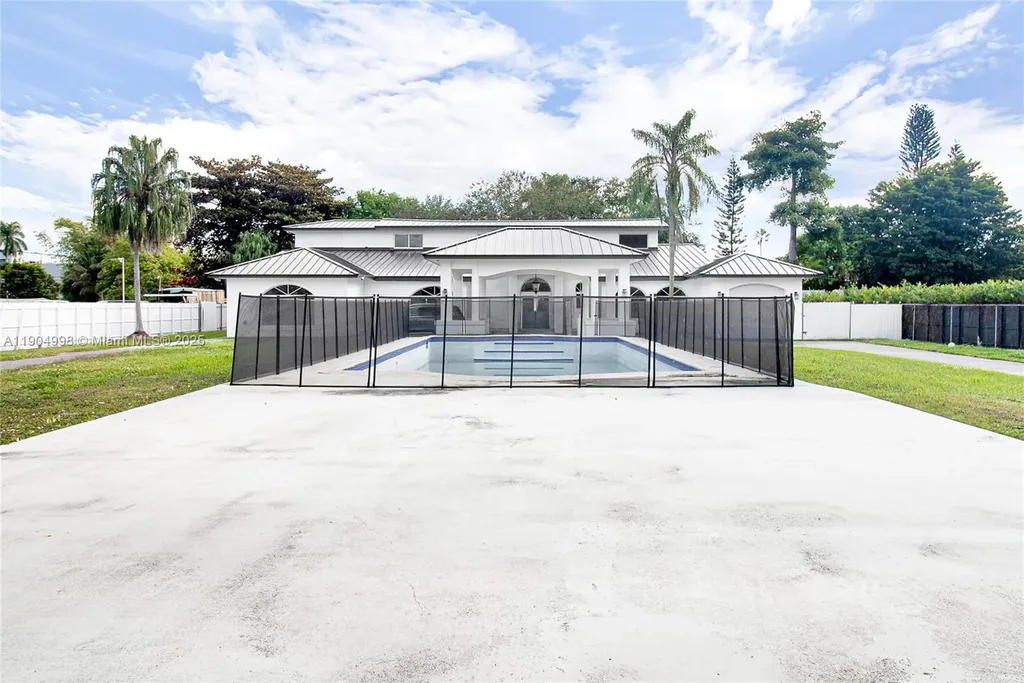 425 SW 129th Avenue Miami FL 33184