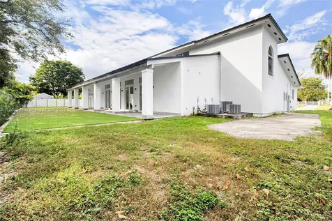 425 SW 129th Avenue Miami FL 33184