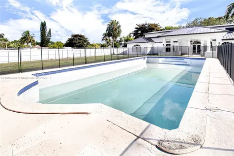 425 SW 129th Avenue Miami FL 33184