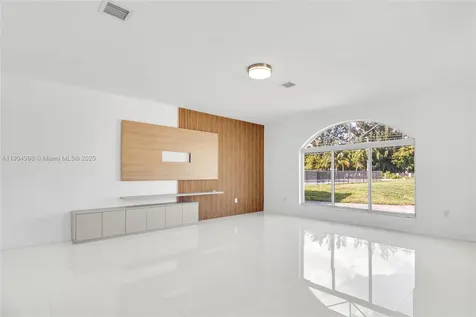 425 SW 129th Avenue Miami FL 33184