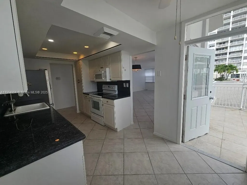 18041 Biscayne Boulevard Aventura FL 33160
