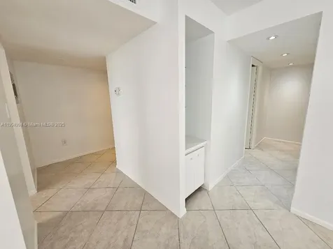 18041 Biscayne Boulevard Aventura FL 33160