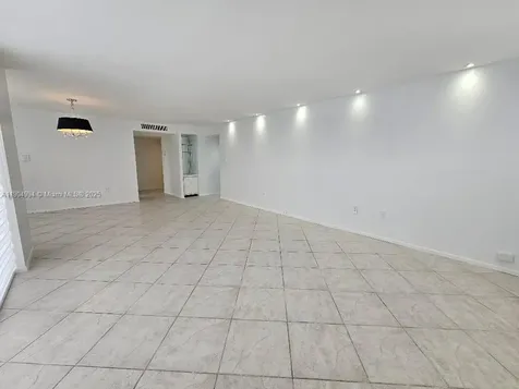 18041 Biscayne Boulevard Aventura FL 33160