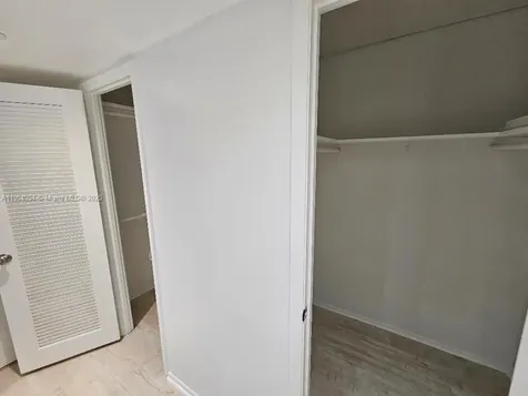 18041 Biscayne Boulevard Aventura FL 33160