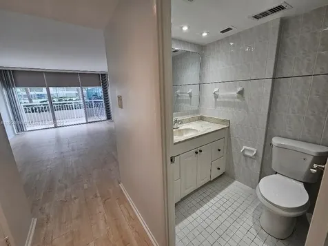 18041 Biscayne Boulevard Aventura FL 33160