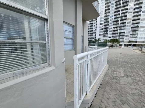 18041 Biscayne Boulevard Aventura FL 33160