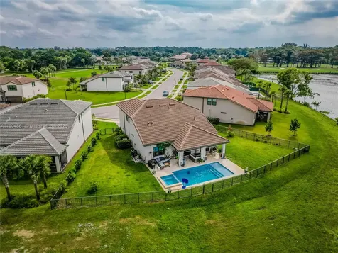 8152 NW 78th Street Tamarac FL 33321