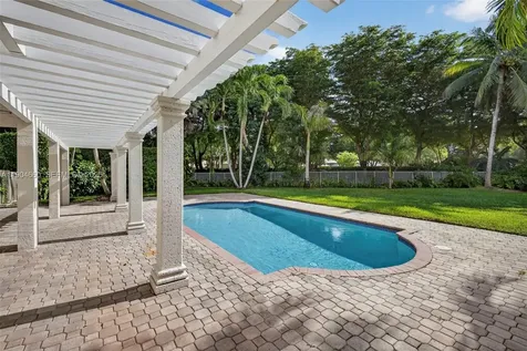 1781 Harbor Pointe Circle Weston FL 33327