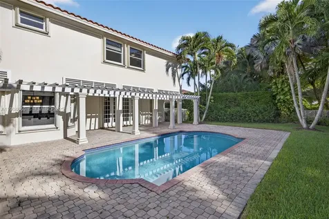 1781 Harbor Pointe Circle Weston FL 33327