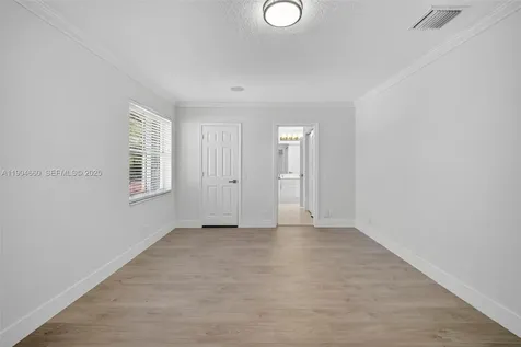1781 Harbor Pointe Circle Weston FL 33327