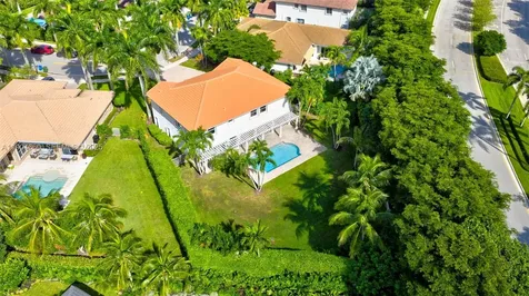 1781 Harbor Pointe Circle Weston FL 33327