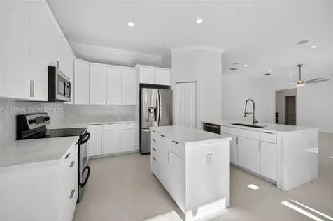 1781 Harbor Pointe Circle Weston FL 33327