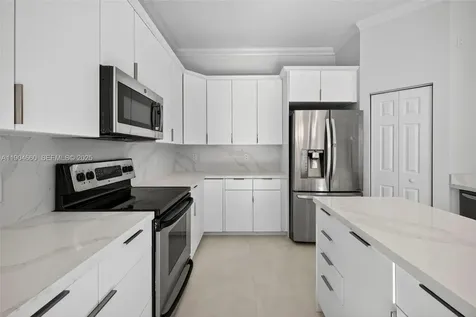 1781 Harbor Pointe Circle Weston FL 33327