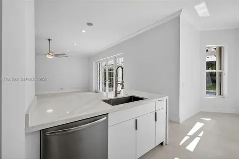 1781 Harbor Pointe Circle Weston FL 33327