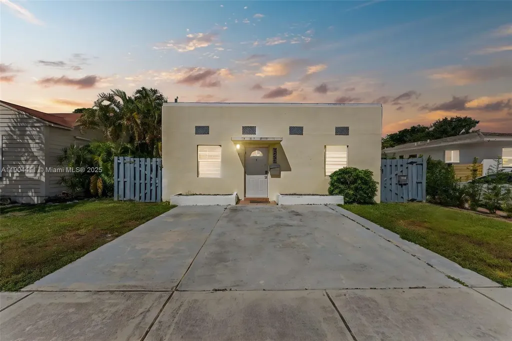 1639 Hayes Street Hollywood FL 33020