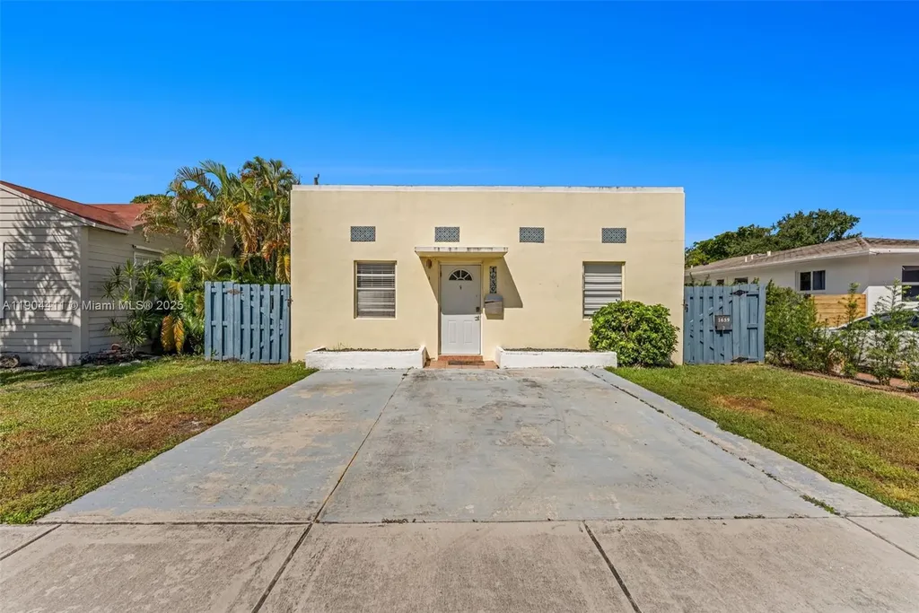 1639 Hayes Street Hollywood FL 33020