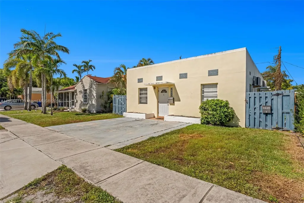 1639 Hayes Street Hollywood FL 33020
