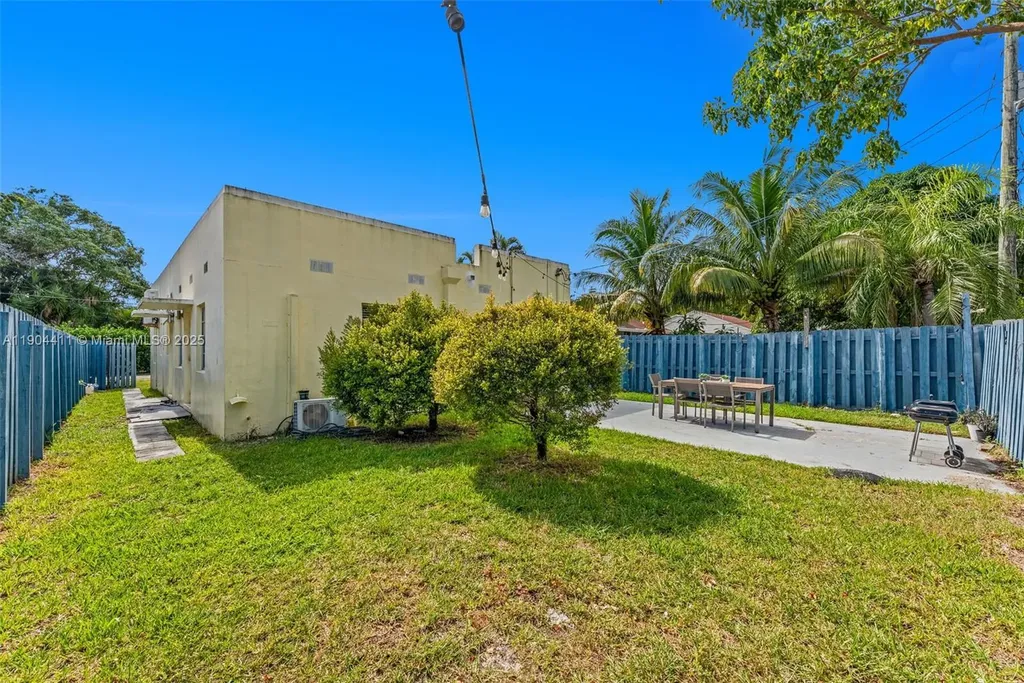 1639 Hayes Street Hollywood FL 33020