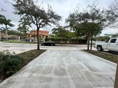 8564 SW 214th Way Cutler Bay FL 33189
