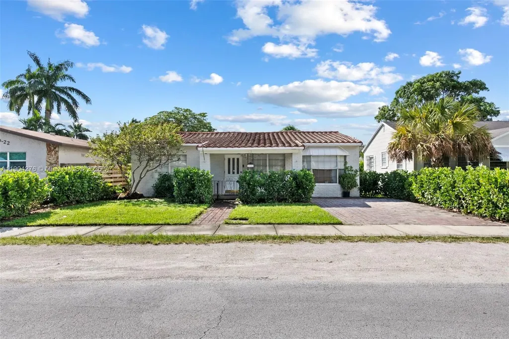 2226 Cleveland Street Hollywood FL 33020